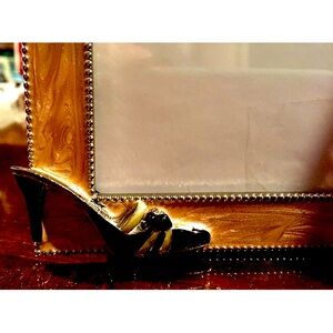 Treasured Memories By Ganz Enameled Picture/Photo Frame 3.5"x5" w/High Heel